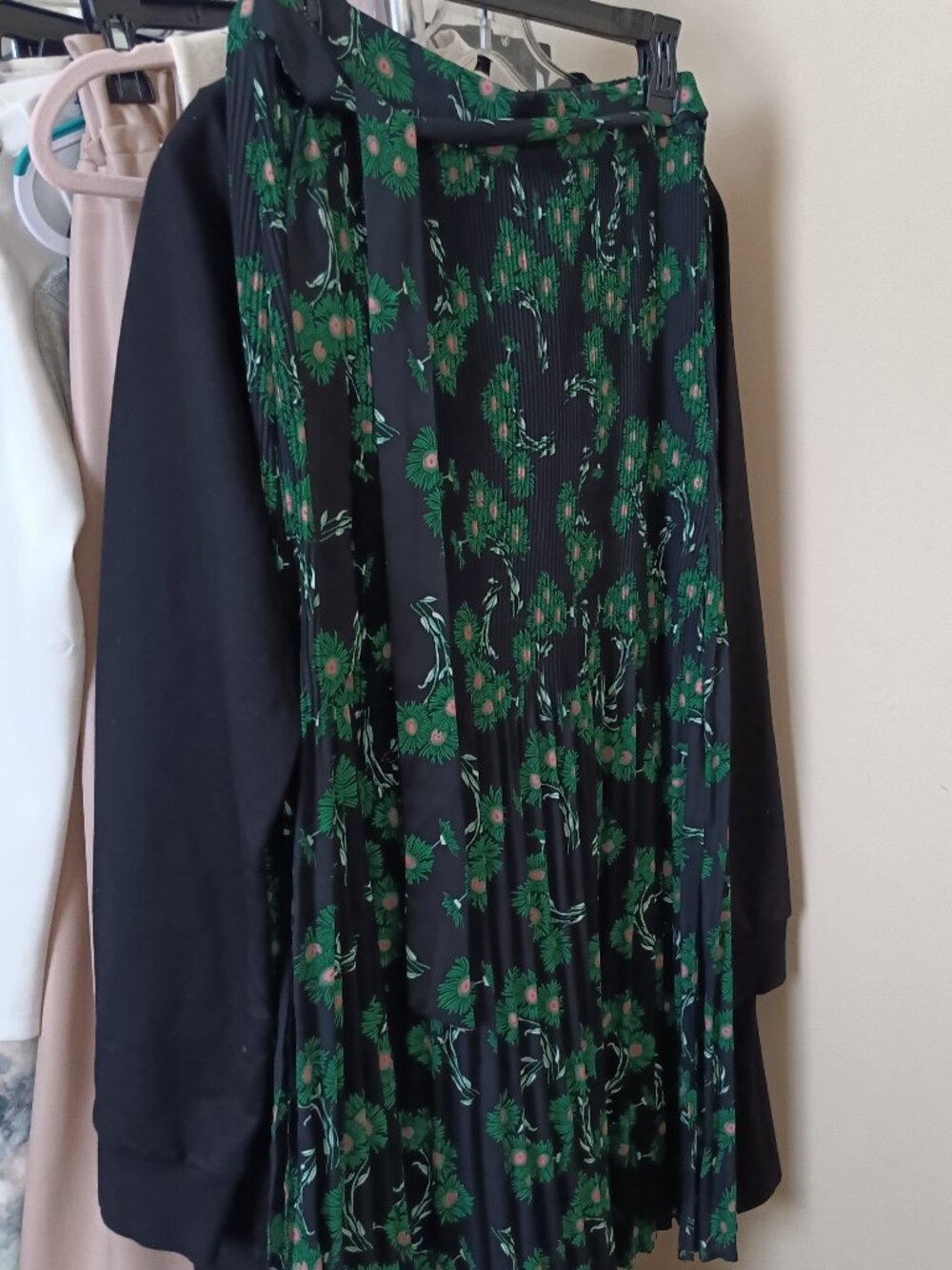 NWT Pintuck Vertical Pleat Black Midi Skirt with Green Size 2 (26" Waist)